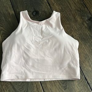 Conscious support tank in cropped
